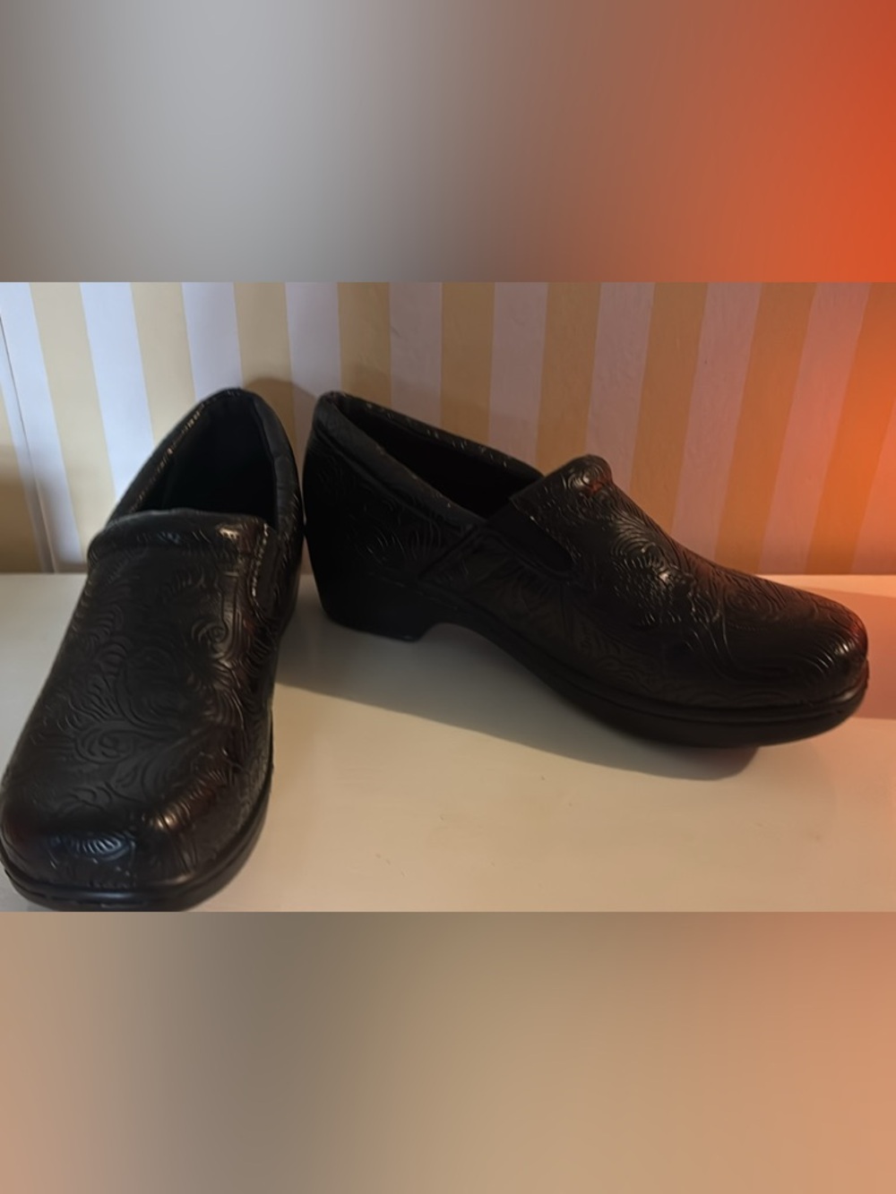 Baretraps Women’s Black Clogs Size 9